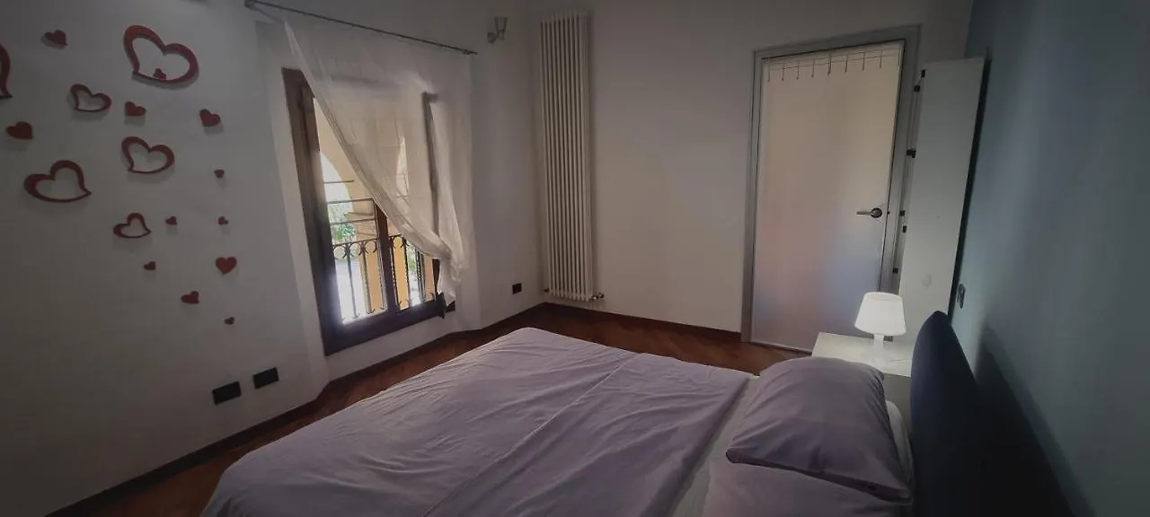 Crociali Apartment Bologna 0*,